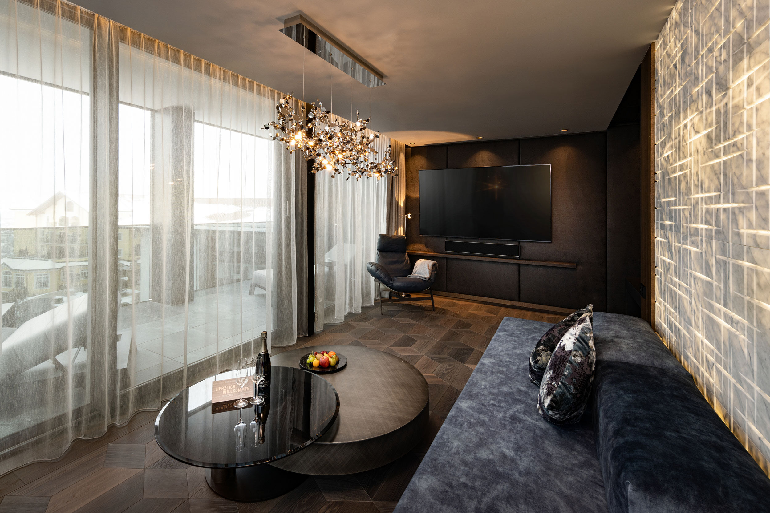 Luxury-Pool-Suite mit Bang & Olufsen Soundsystem